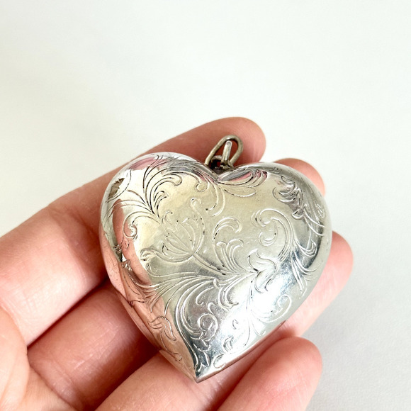 Vintage 925 Sterling Silver Large Puffy Heart Floral Scroll Etched Pendant - Picture 5 of 10